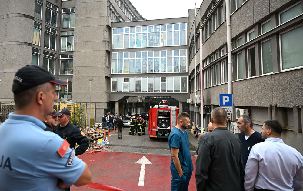 <p>Direktor Kliničkog centra Crne Gore (KCCG) Saša Radović kaže da su i pacijenti i zaposleni na sigurnom</p>