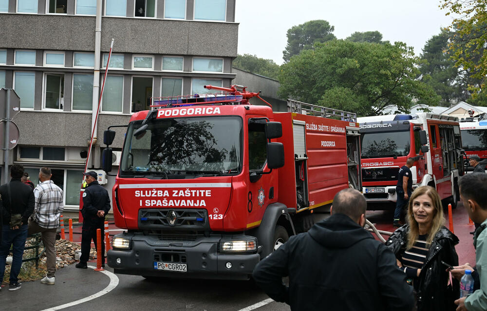 <p>Direktor Kliničkog centra Crne Gore (KCCG) Saša Radović kaže da su i pacijenti i zaposleni na sigurnom</p>