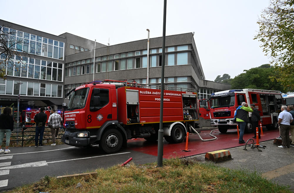 <p>Direktor Kliničkog centra Crne Gore (KCCG) Saša Radović kaže da su i pacijenti i zaposleni na sigurnom</p>