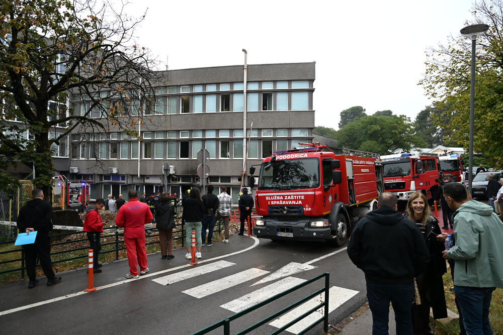<p>Direktor Kliničkog centra Crne Gore (KCCG) Saša Radović kaže da su i pacijenti i zaposleni na sigurnom</p>
