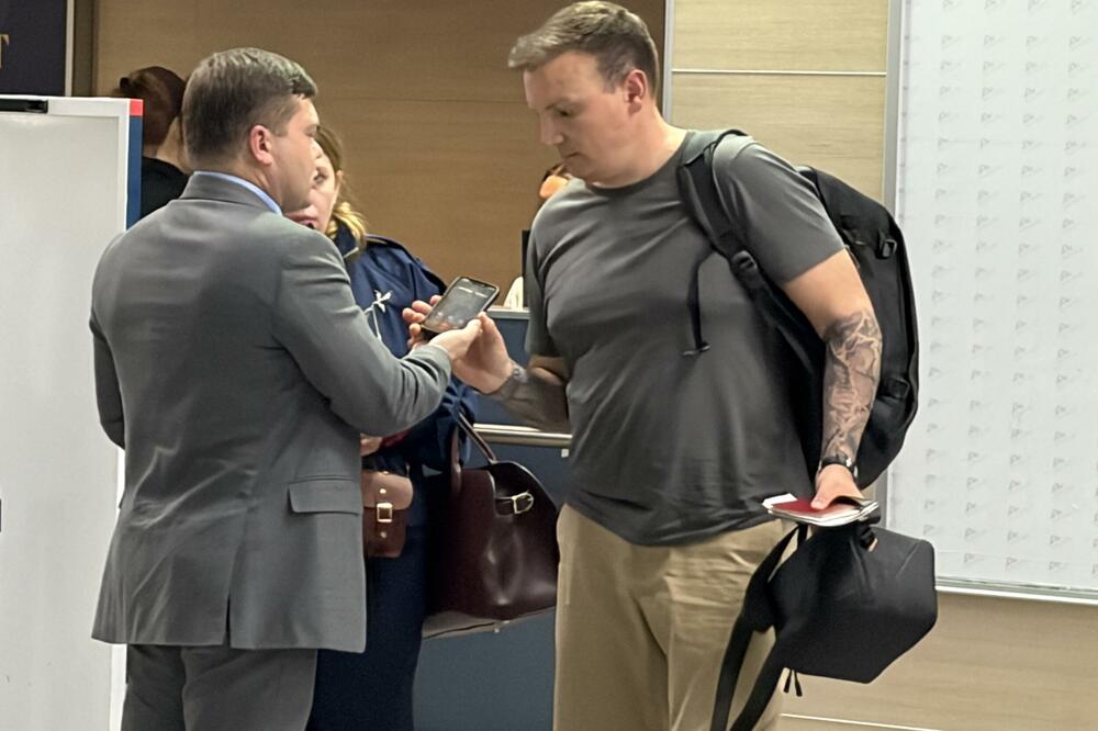 Mihail Zvinčuk na podgoričkom aerodromu, Foto: Risto Božović