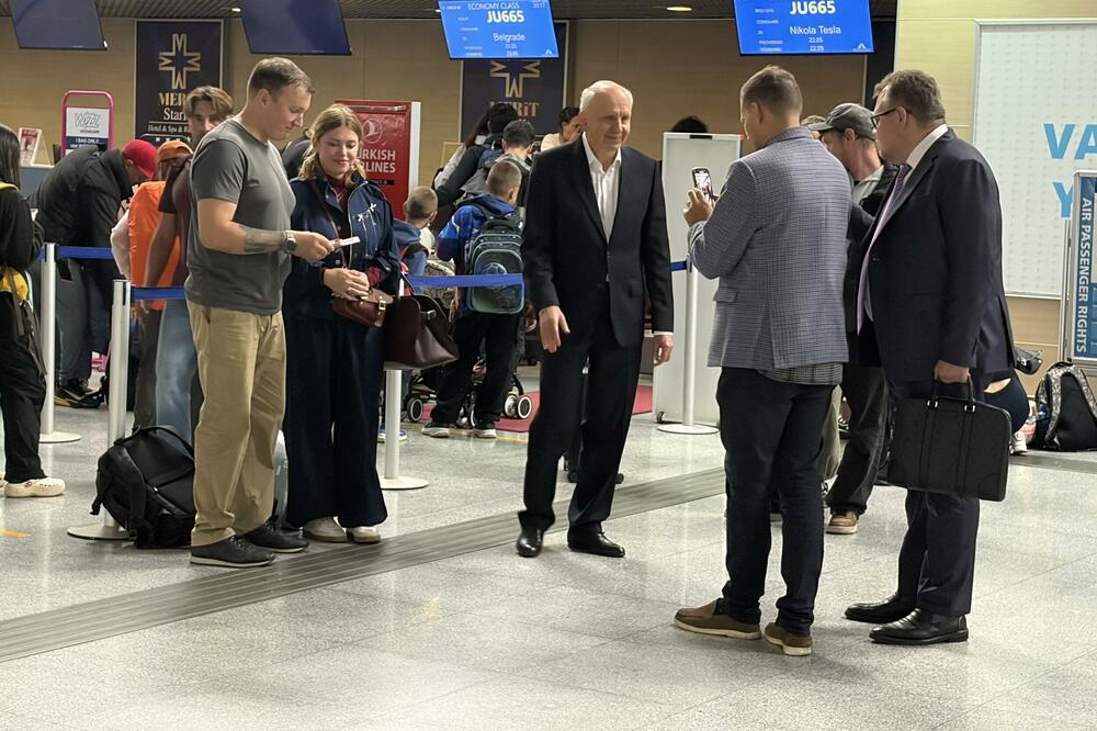 Protjerani ruski državljani tražili da idu za Beograd, na aerodrom...