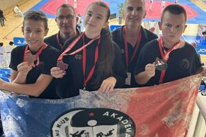 Akademcu tri bronzane medalje