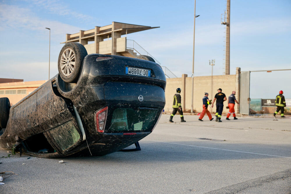 <p>Među najteže povrijeđenima je 70-godišnji muškarac koji je primljen u bolnicu u gradu Mazara del Valo u kritičnom stanju, sa više preloma</p>