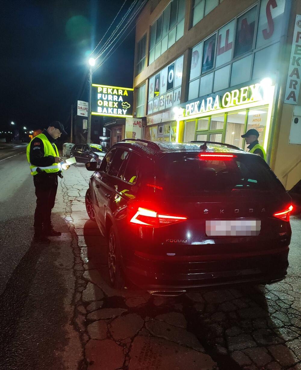<p>Policija kontrolisala vozače, ugostiteljske objekte, kazina...</p>