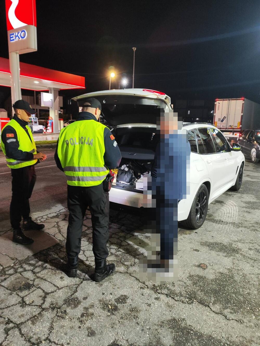 <p>Policija kontrolisala vozače, ugostiteljske objekte, kazina...</p>