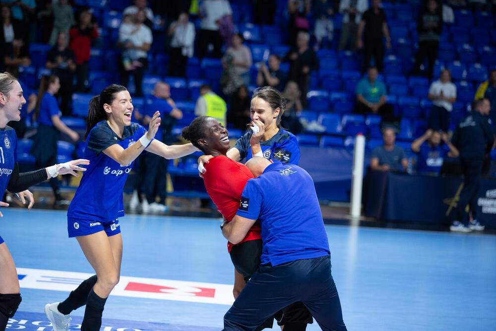 <p>Golmanka Budućnosti 18 sekundi prije kraja imala ključnu odbranu za prvu pobjedu u sezoni</p>