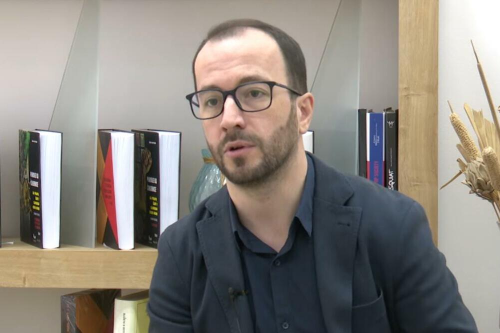Da li pravo na službeno vozilo 24 sata dnevno znači da se njime...