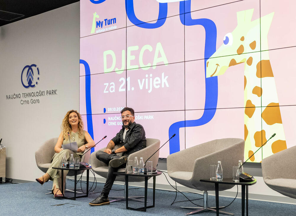 <p>Konferencija &bdquo;Djeca za 21. vijek&ldquo;, koju je MyTurn organizovao 9. oktobra u Naučno-tehnološkom parku Crne Gore, uz podršku kompanija MTEL, Hipotekarna banka i Efel Motors - Toyota, okupila je roditelje, stručnjake i predstavnike kompanija kako bi razgovarali o izazovima savremenog odrastanja.</p>