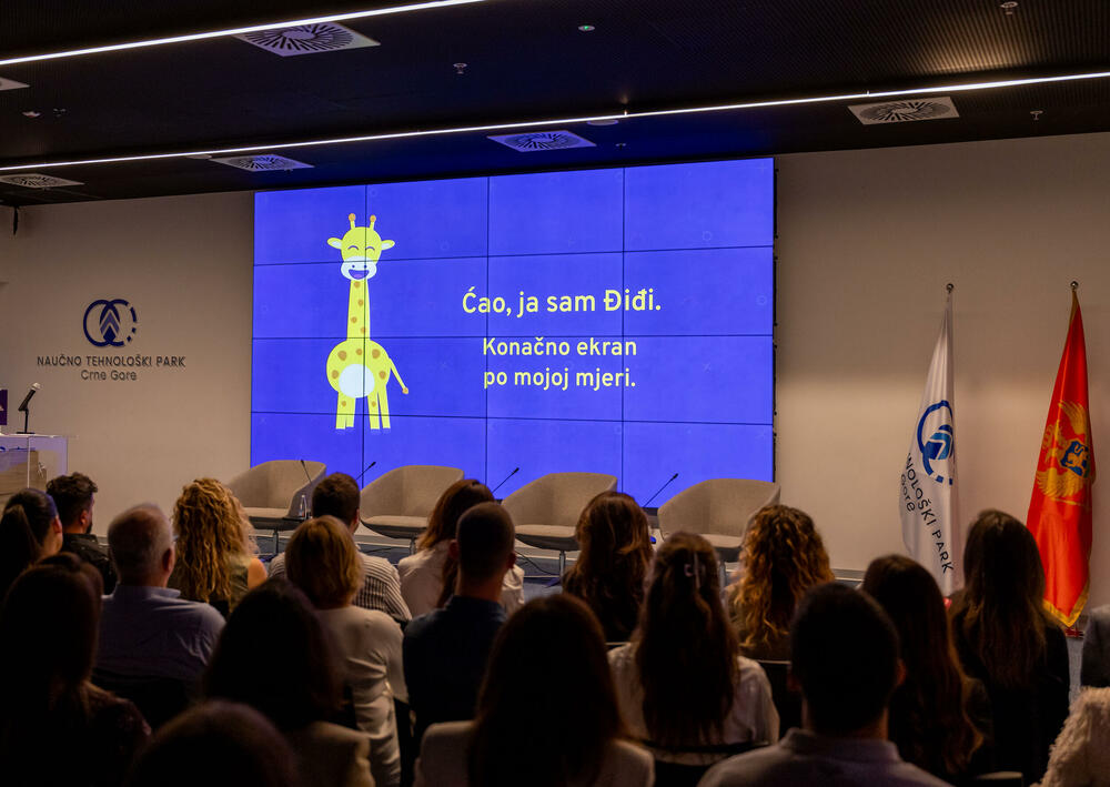 <p>Konferencija &bdquo;Djeca za 21. vijek&ldquo;, koju je MyTurn organizovao 9. oktobra u Naučno-tehnološkom parku Crne Gore, uz podršku kompanija MTEL, Hipotekarna banka i Efel Motors - Toyota, okupila je roditelje, stručnjake i predstavnike kompanija kako bi razgovarali o izazovima savremenog odrastanja.</p>