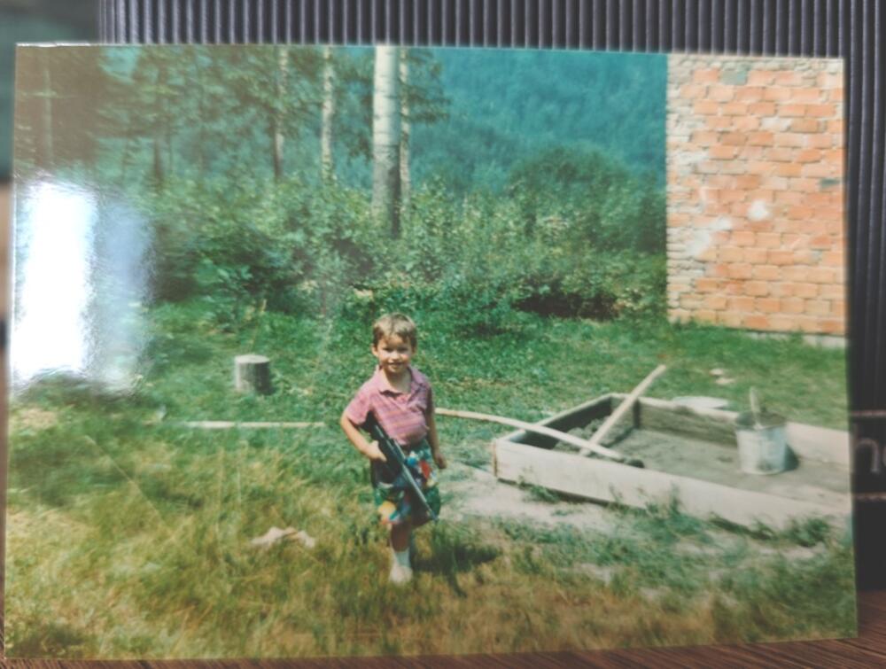 <p>Tri čovjeka, tri životne priče i jedna godina nakon koje ništa više nije bilo isto</p>