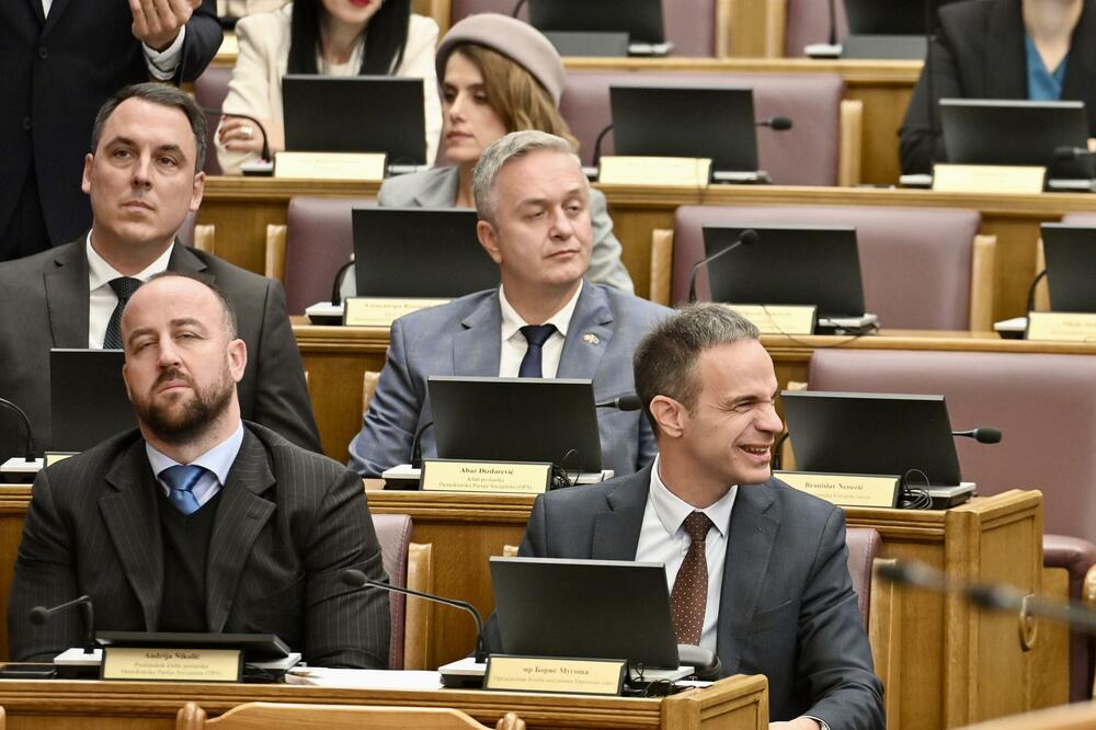 Sa današnje sjednice Skupštine: Dio poslanika opozicije, Foto: Risto Božović