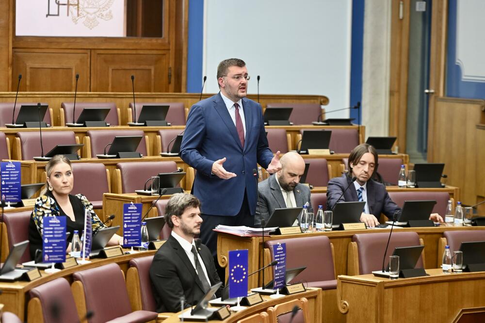 Koprivica se obraća na sjednici Skupštine, Foto: Risto Božović