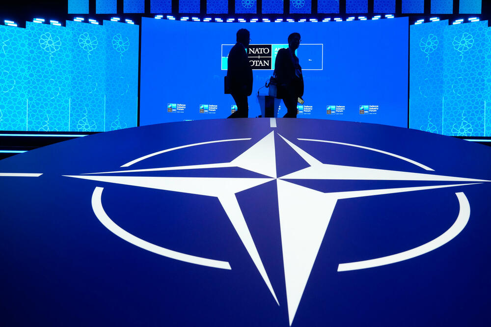 Logo NATO-a istaknut u Ankari, u Turskoj, 7. jula 2026. godine (Ilustracija), Foto: Beta/AP