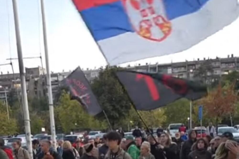 Sa protesta ispred redakcije portala Nova.rs, Foto: Screenshot/Youtube/Nova.rs