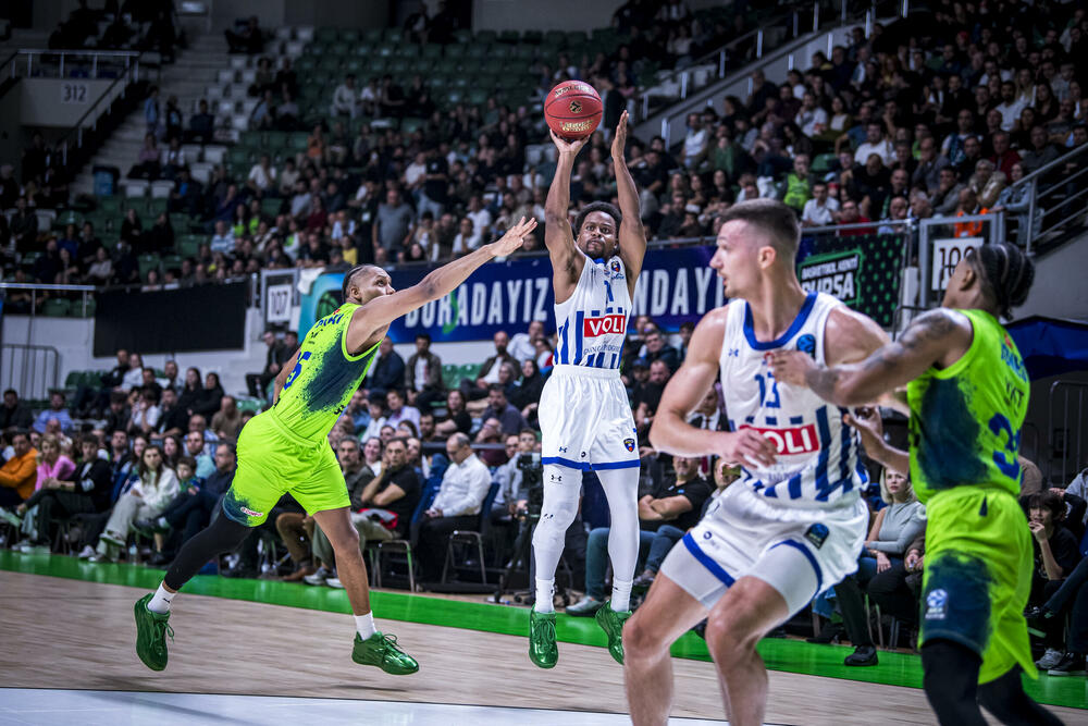 <p>Podgoričani poraženi u Bursi 90:85, nakon što su u završnici propustili priliku da uhvate priključak i zakomplikuju borbu za pobjedu. Ferel i Jovanović predvodili strijelce šampiona Crne Gore.</p>