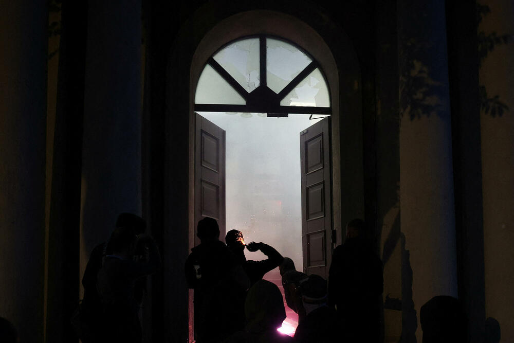 <p>Nemiri su dio šireg talasa studentskog aktivizma koji je zahvatio Evropu oko obrazovanja i životnih uslova, piše britanski list Gardijan</p>