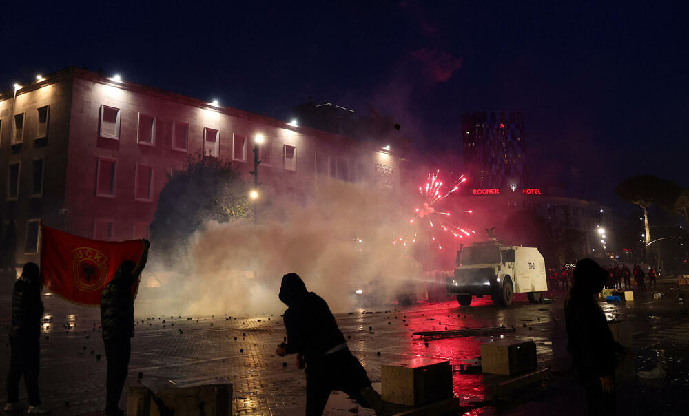 <p>Nemiri su dio šireg talasa studentskog aktivizma koji je zahvatio Evropu oko obrazovanja i životnih uslova, piše britanski list Gardijan</p>