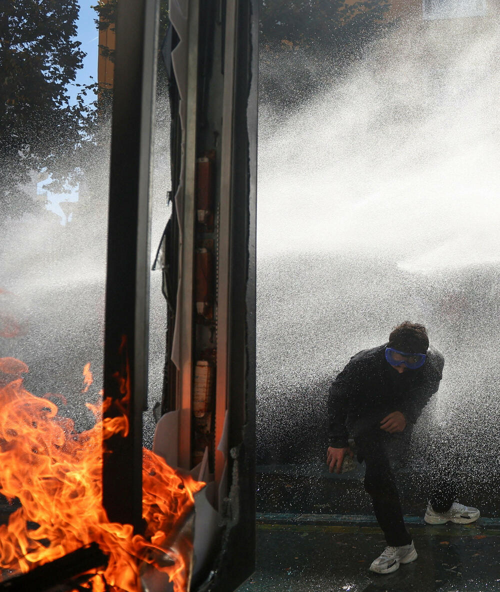 <p>Nemiri su dio šireg talasa studentskog aktivizma koji je zahvatio Evropu oko obrazovanja i životnih uslova, piše britanski list Gardijan</p>