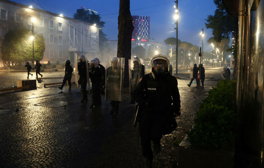 <p>Nemiri su dio šireg talasa studentskog aktivizma koji je zahvatio Evropu oko obrazovanja i životnih uslova, piše britanski list Gardijan</p>