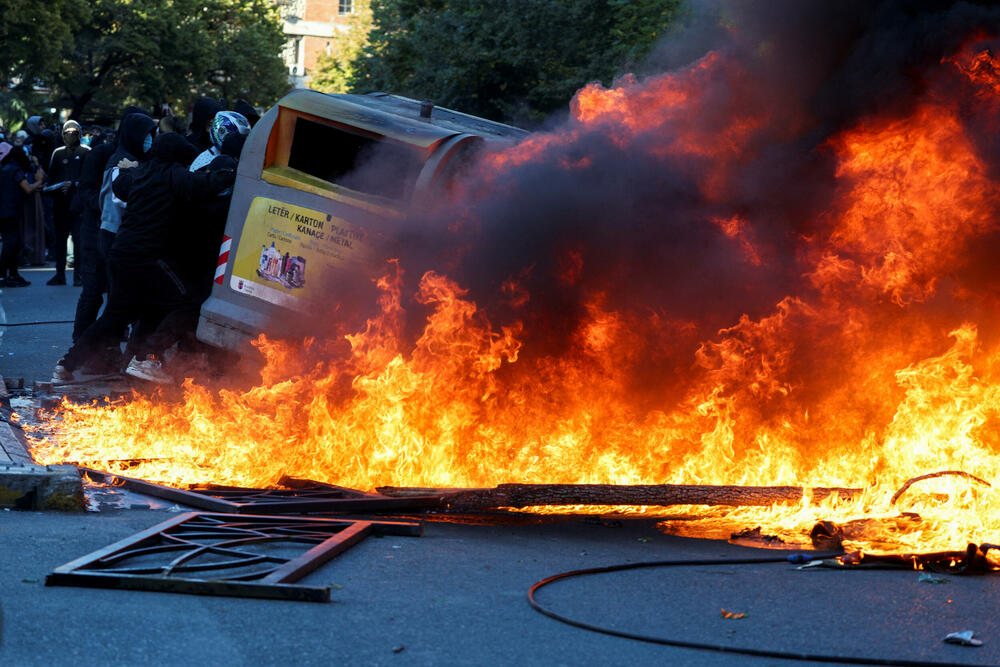 <p>Nemiri su dio šireg talasa studentskog aktivizma koji je zahvatio Evropu oko obrazovanja i životnih uslova, piše britanski list Gardijan</p>