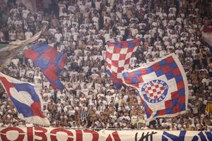 Sramota u Splitu: Torcida skandirala Ajaksu &bdquo;Aušvic&ldquo; i &bdquo;ustaj,...