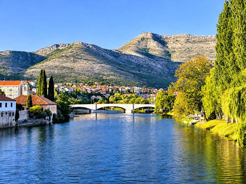 Kameni most sa Leotarom u pozadini