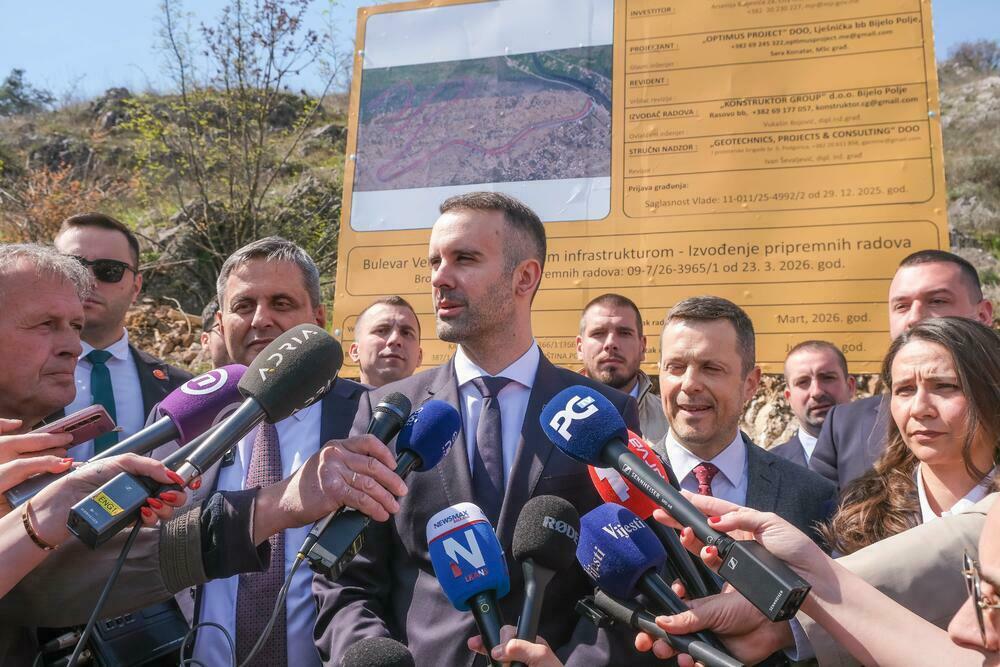 Sa obilježavanja početka pripremnih radova za izgradnju bulevara za buduće naselje na Veljem brdu