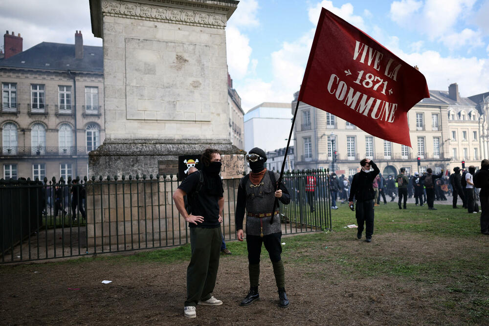 <p>Ministar Nunjez i svi vodeći političari su ocijenili da su ekstremisti i pljačkaši potpuno prevagnuli nad mirnim demonstracijama gimnazijalaca</p>