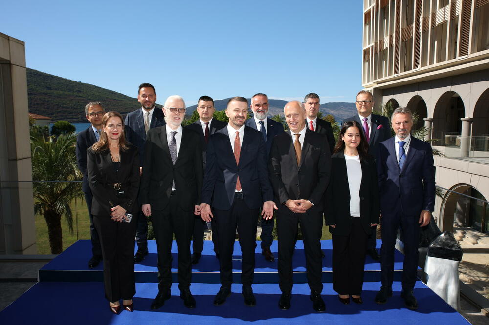 Učesnici samita, Foto: MJU