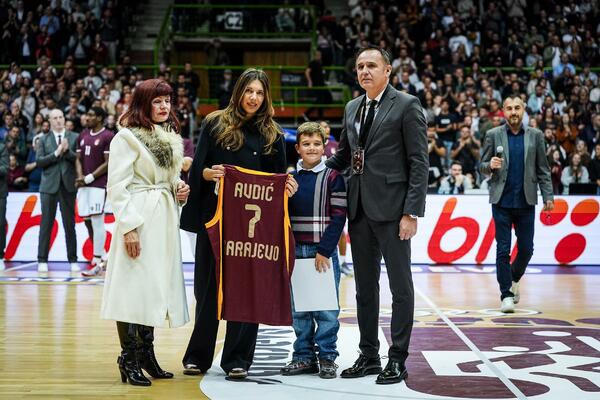 Emotivno u "Zetri": Bosna se oprostila od Edina Avdića