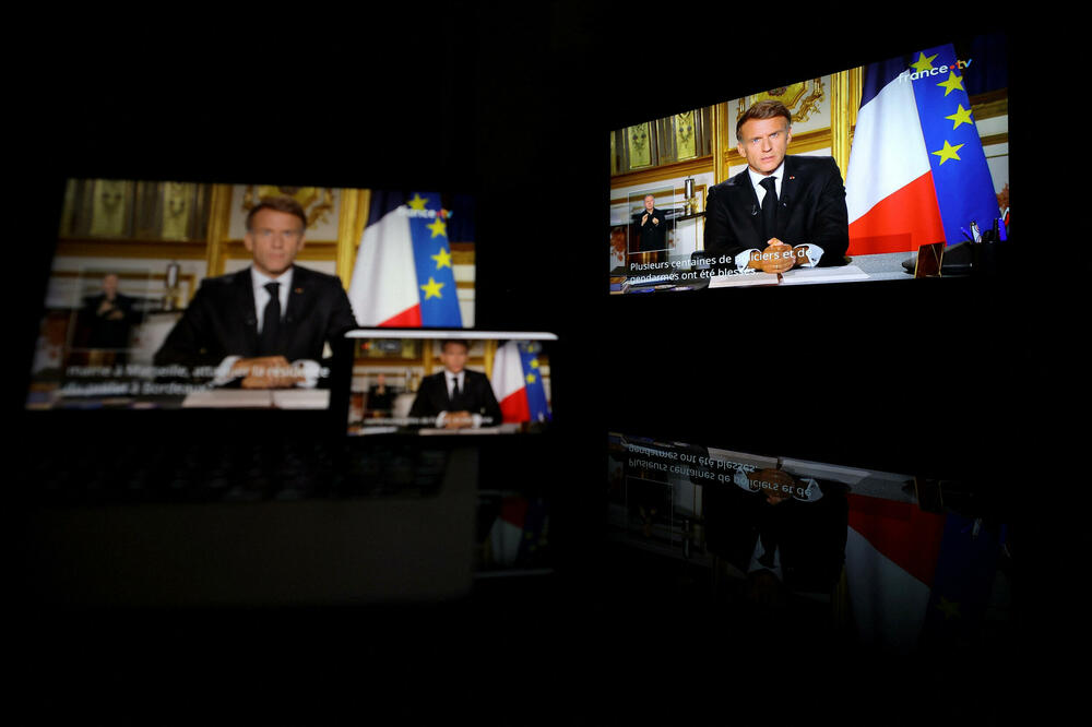 Emanuel Makron na TV ekranima prilikom obraćanja, Foto: REUTERS