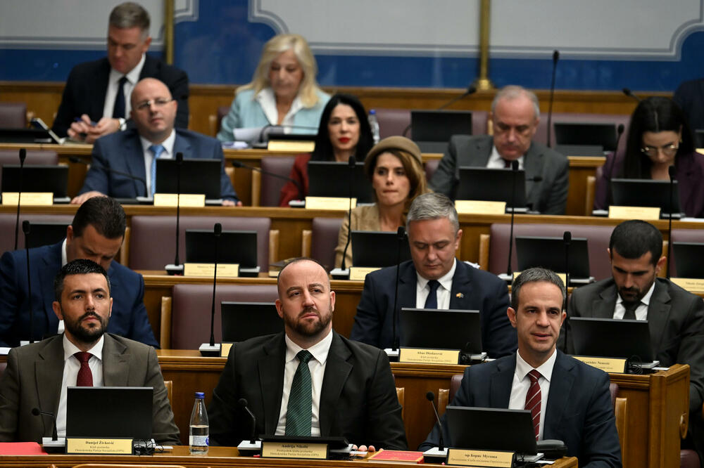 Poslanici DPS-a, Foto: Boris Pejović