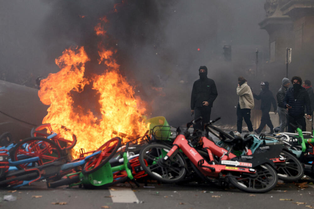 Sa protesta u Parizu, glavnom gradu Francuske, Foto: Reuters