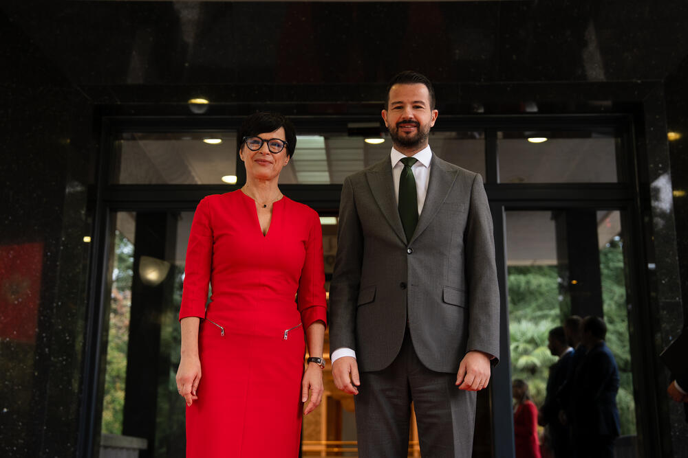 <p>Kako je saopšteno iz kabineta predsjednika Crne Gore, Jakov Milatović je sa evropskom komesarkom za proširenje Martom Kos razgovarao o završnoj fazi pristupnih pregovora i obavezama koje je potrebno ispuniti kako bi Crna Gora postala punopravna članica EU</p>