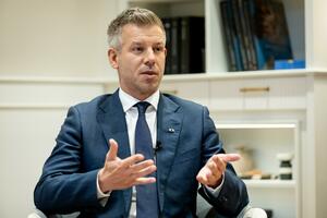 Mađar mijenja Orbanov sistem, ali ograda prema Srbiji ostaje