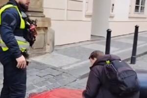 Ispred američke ambasade u Pragu prosuta crvena boja - "simbolična...