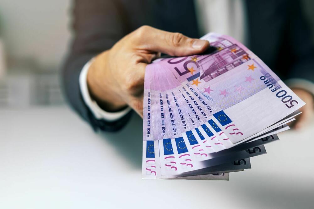 Za mjesec dug porastao skoro 32 miliona (ilustracija), Foto: Shutterstock