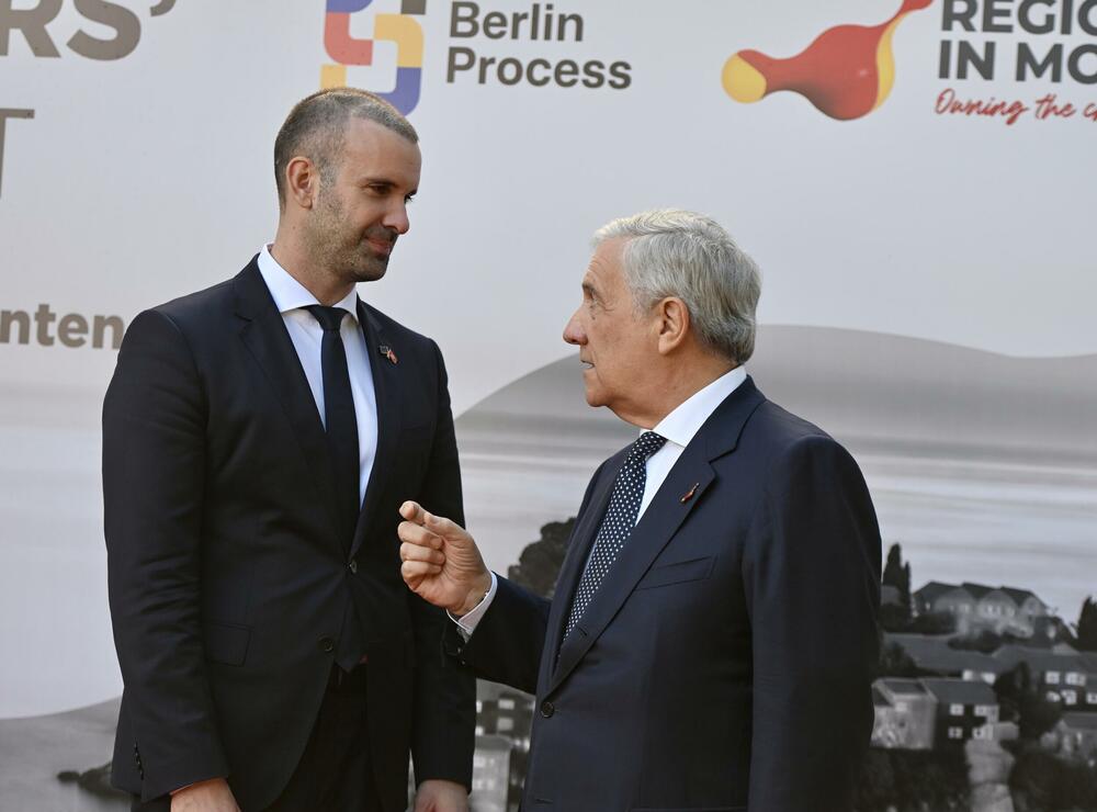 <p>Crna Gora je danas bila domaćin Samita lidera Berlinskog procesa. U Miločeru su se okupili lideri Zapadnog Balkana, predstavnici država Evropske unije i međunarodnih organizacija.</p>  <p>Pogledajte fotografije koje je zabilježio foto reporter "Vijesti" Risto Božović.</p>