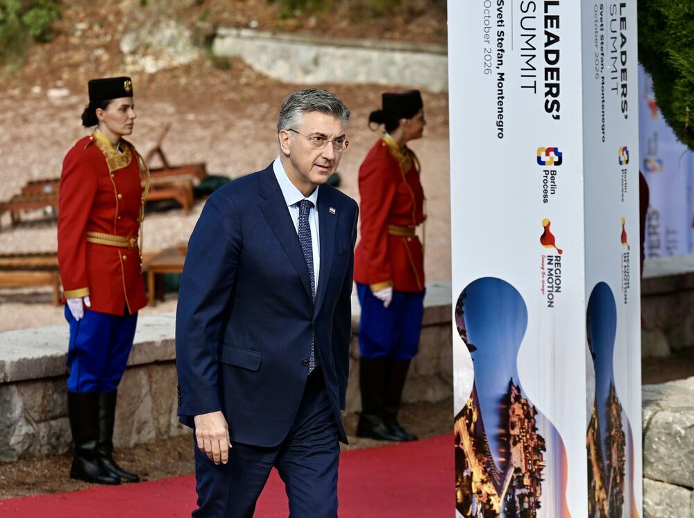 <p>Crna Gora je danas bila domaćin Samita lidera Berlinskog procesa. U Miločeru su se okupili lideri Zapadnog Balkana, predstavnici država Evropske unije i međunarodnih organizacija.</p>  <p>Pogledajte fotografije koje je zabilježio foto reporter "Vijesti" Risto Božović.</p>