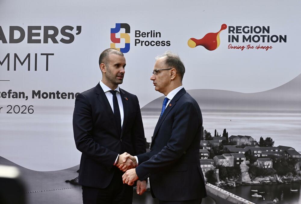 <p>Crna Gora je danas bila domaćin Samita lidera Berlinskog procesa. U Miločeru su se okupili lideri Zapadnog Balkana, predstavnici država Evropske unije i međunarodnih organizacija.</p>  <p>Pogledajte fotografije koje je zabilježio foto reporter "Vijesti" Risto Božović.</p>