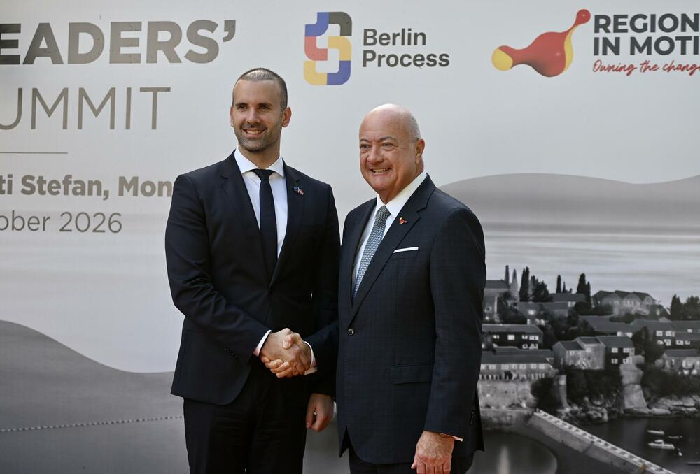 <p>Crna Gora je danas bila domaćin Samita lidera Berlinskog procesa. U Miločeru su se okupili lideri Zapadnog Balkana, predstavnici država Evropske unije i međunarodnih organizacija.</p>  <p>Pogledajte fotografije koje je zabilježio foto reporter "Vijesti" Risto Božović.</p>