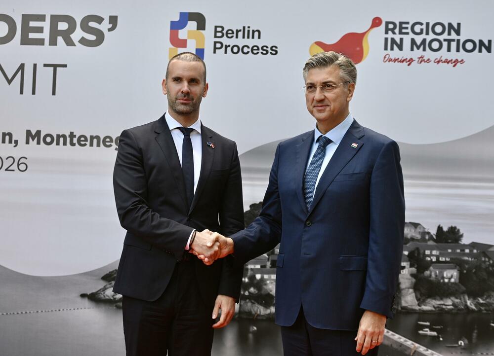 <p>Crna Gora je danas bila domaćin Samita lidera Berlinskog procesa. U Miločeru su se okupili lideri Zapadnog Balkana, predstavnici država Evropske unije i međunarodnih organizacija.</p>  <p>Pogledajte fotografije koje je zabilježio foto reporter "Vijesti" Risto Božović.</p>