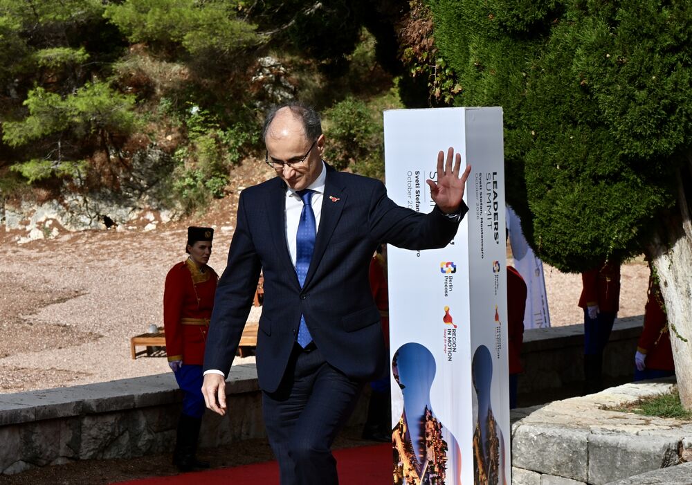 <p>Crna Gora je danas bila domaćin Samita lidera Berlinskog procesa. U Miločeru su se okupili lideri Zapadnog Balkana, predstavnici država Evropske unije i međunarodnih organizacija.</p>  <p>Pogledajte fotografije koje je zabilježio foto reporter "Vijesti" Risto Božović.</p>