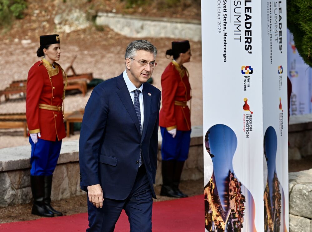 <p>Crna Gora je danas bila domaćin Samita lidera Berlinskog procesa. U Miločeru su se okupili lideri Zapadnog Balkana, predstavnici država Evropske unije i međunarodnih organizacija.</p>  <p>Pogledajte fotografije koje je zabilježio foto reporter "Vijesti" Risto Božović.</p>