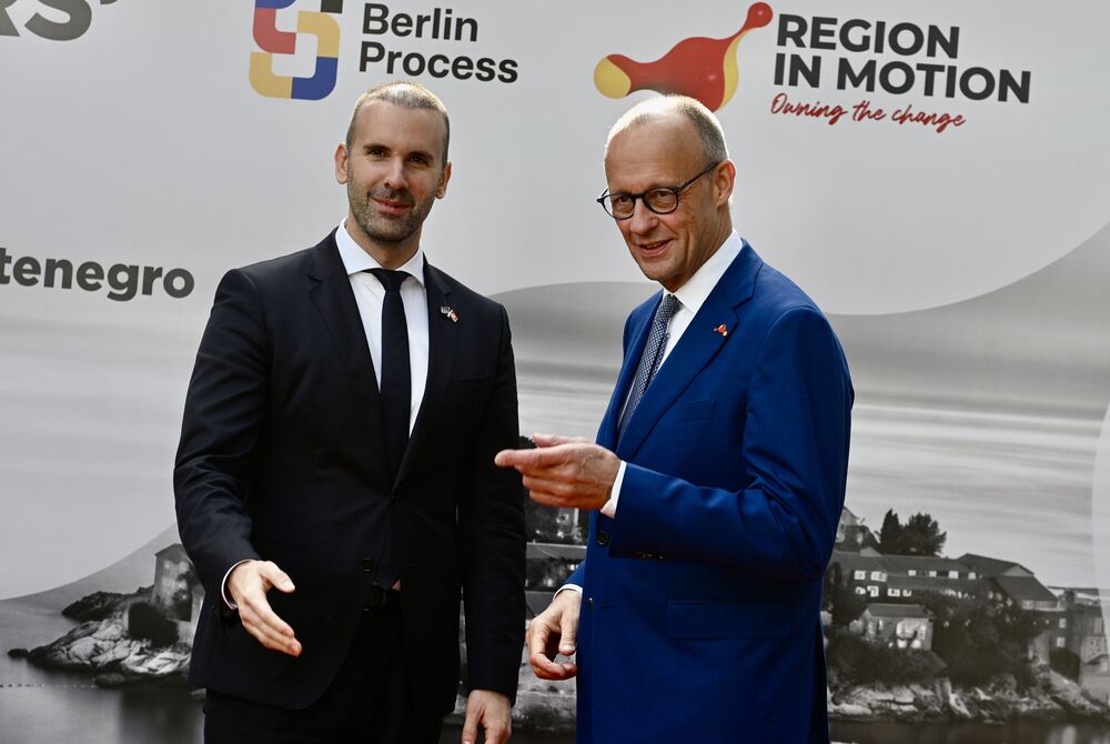 <p>Crna Gora je danas bila domaćin Samita lidera Berlinskog procesa. U Miločeru su se okupili lideri Zapadnog Balkana, predstavnici država Evropske unije i međunarodnih organizacija.</p>  <p>Pogledajte fotografije koje je zabilježio foto reporter "Vijesti" Risto Božović.</p>