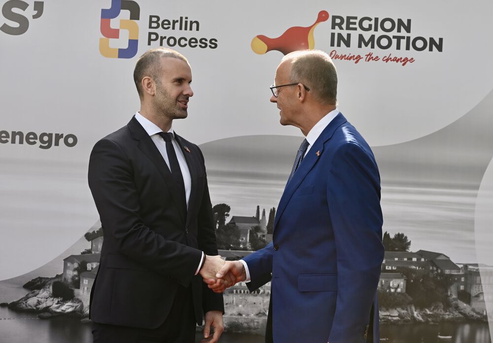 <p>Crna Gora je danas bila domaćin Samita lidera Berlinskog procesa. U Miločeru su se okupili lideri Zapadnog Balkana, predstavnici država Evropske unije i međunarodnih organizacija.</p>  <p>Pogledajte fotografije koje je zabilježio foto reporter "Vijesti" Risto Božović.</p>