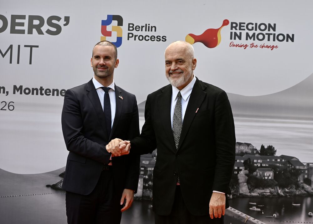<p>Crna Gora je danas bila domaćin Samita lidera Berlinskog procesa. U Miločeru su se okupili lideri Zapadnog Balkana, predstavnici država Evropske unije i međunarodnih organizacija.</p>  <p>Pogledajte fotografije koje je zabilježio foto reporter "Vijesti" Risto Božović.</p>