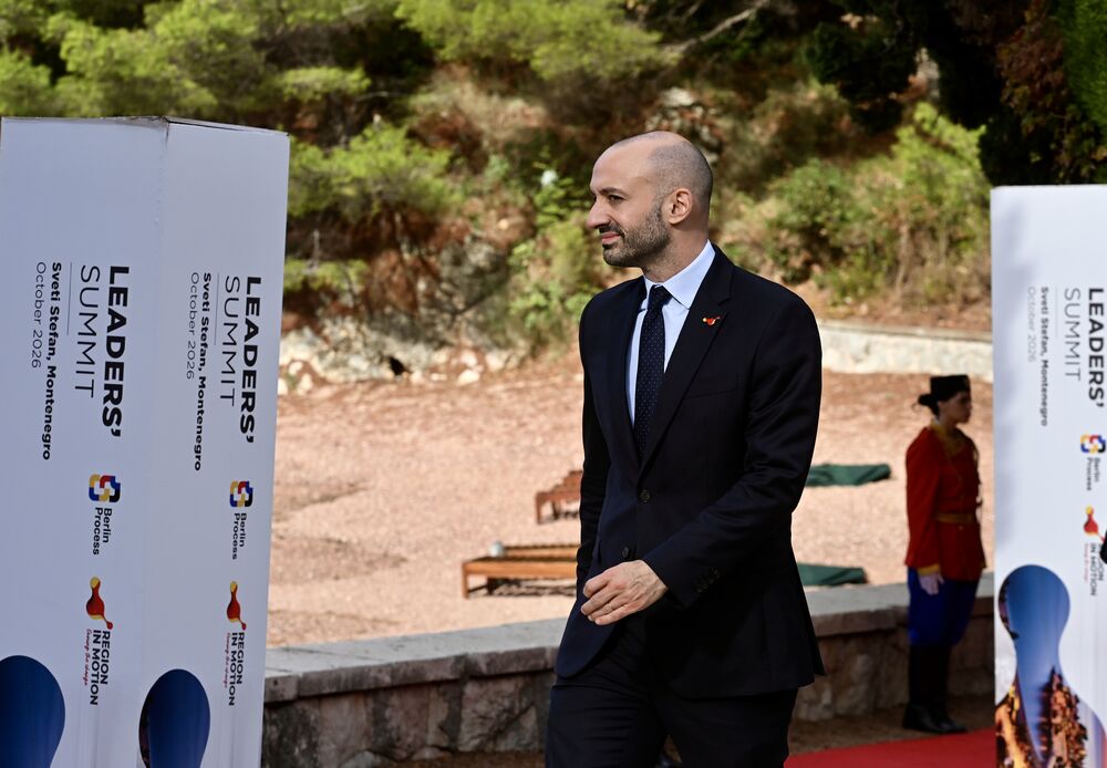 <p>Crna Gora je danas bila domaćin Samita lidera Berlinskog procesa. U Miločeru su se okupili lideri Zapadnog Balkana, predstavnici država Evropske unije i međunarodnih organizacija.</p>  <p>Pogledajte fotografije koje je zabilježio foto reporter "Vijesti" Risto Božović.</p>