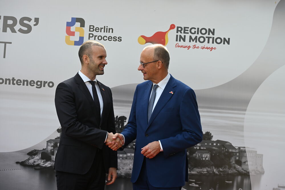 <p>Crna Gora je danas bila domaćin Samita lidera Berlinskog procesa. U Miločeru su se okupili lideri Zapadnog Balkana, predstavnici država Evropske unije i međunarodnih organizacija.</p>  <p>Pogledajte fotografije koje je zabilježio foto reporter "Vijesti" Risto Božović.</p>
